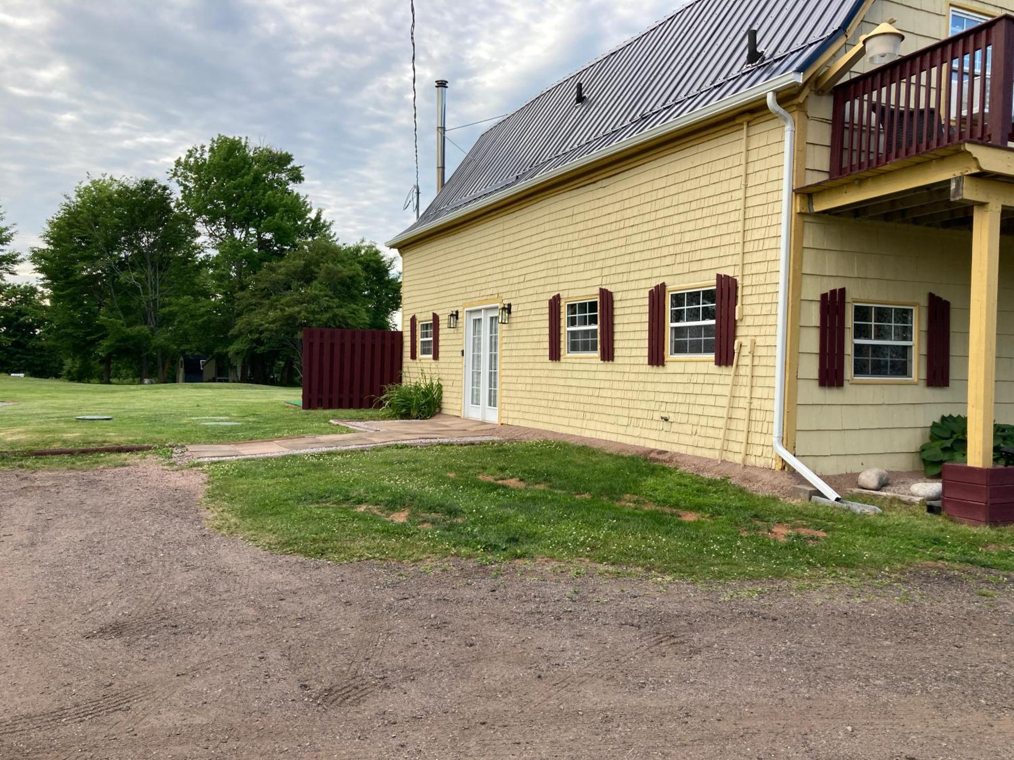 A Country Home Inn The City Charlottetown Exterior foto